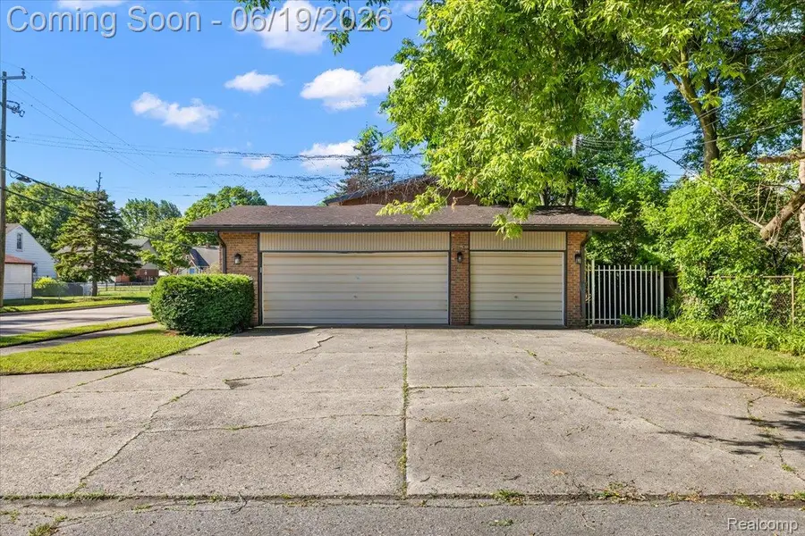1631 E Elza Avenue, Hazel Park, MI 48030 - #3