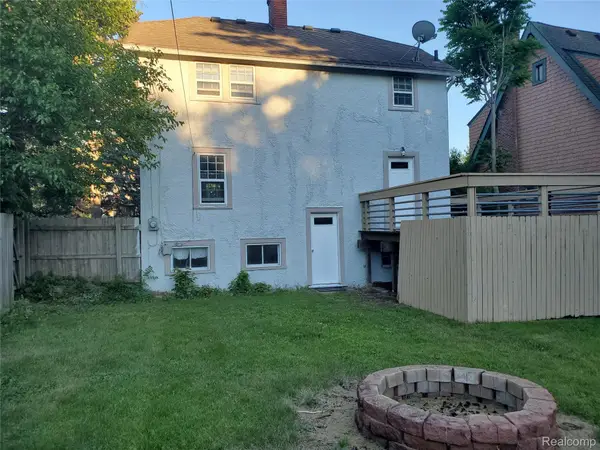 358 W Iroquois Road, Pontiac, MI 48341