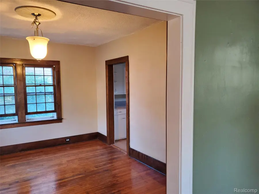358 W Iroquois Road, Pontiac, MI 48341 - #2