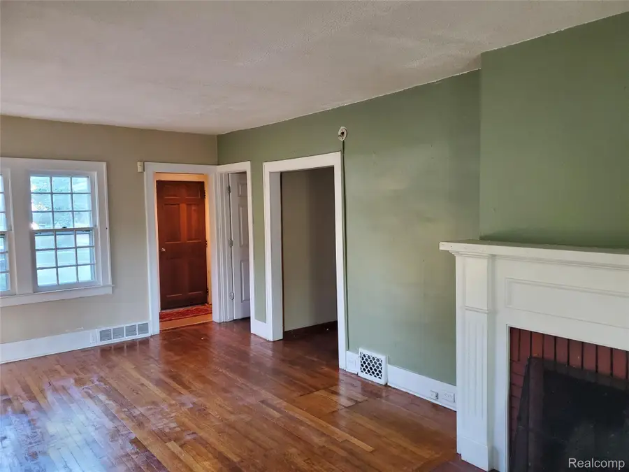 358 W Iroquois Road, Pontiac, MI 48341 - #3