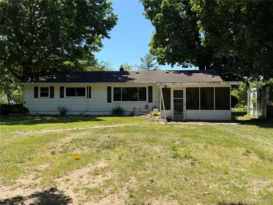 416 W Corunna Avenue, Corunna, MI 48817 - #2