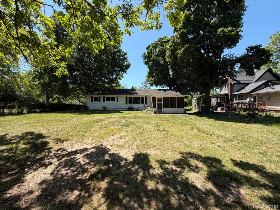 416 W Corunna Avenue, Corunna, MI 48817 - #3