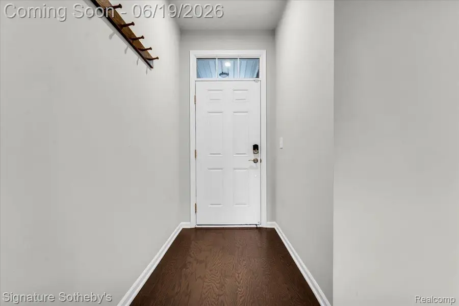 319 Strawberry Drive, Rochester Hills, MI 48307 - #2
