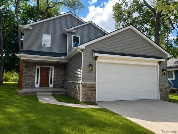 1206 W Round Lake Road, WhiteLake, MI 48386
