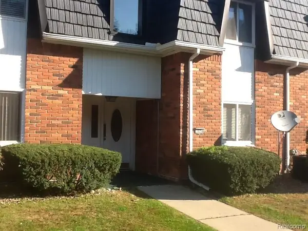 1826 Colonial Village Way #1, Waterford, MI 48328
