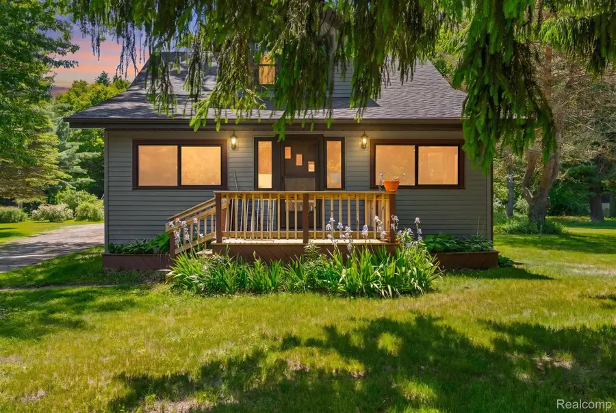 4207 Pine Grove Avenue, Fort Gratiot, MI 48059 - #2