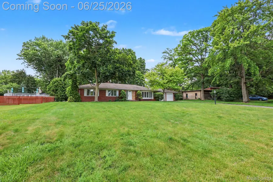 3750 Beach Road, Troy, MI 48084 - #3