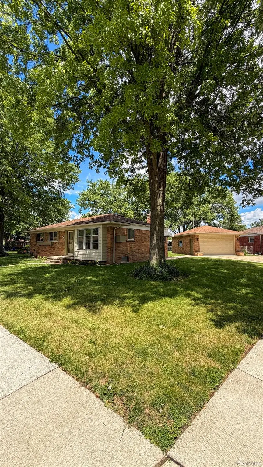 29812 Newport Drive, Warren, MI 48088 - #2