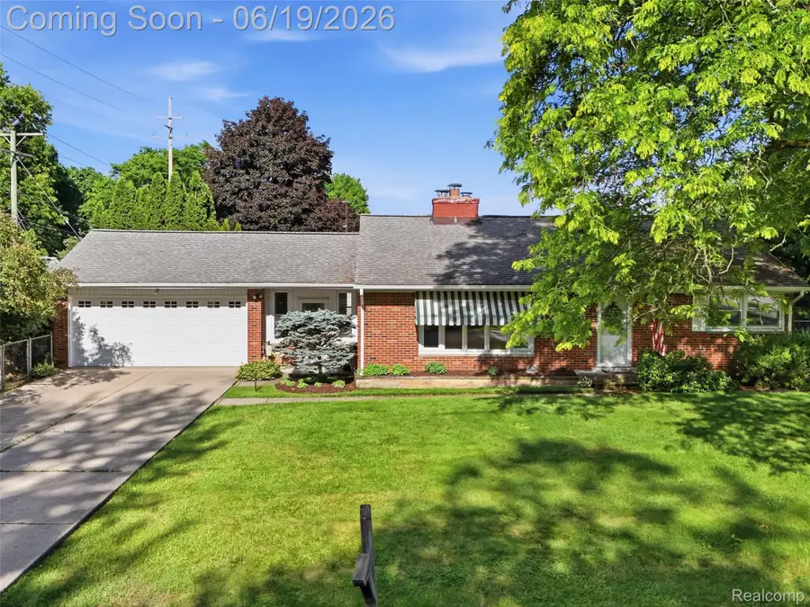 24 Nevada Avenue, Rochester Hills, MI 48309 - #2