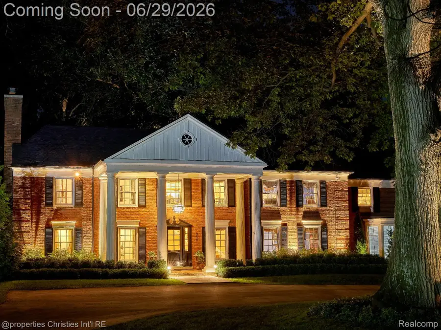 950 E Glengarry Circle, Bloomfield Hills, MI 48301 - #3