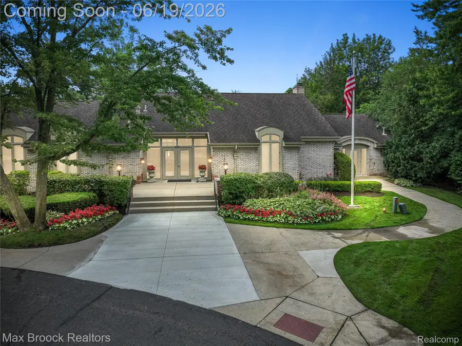 1106 Hillpointe Circle, Bloomfield, MI 48304 - #2