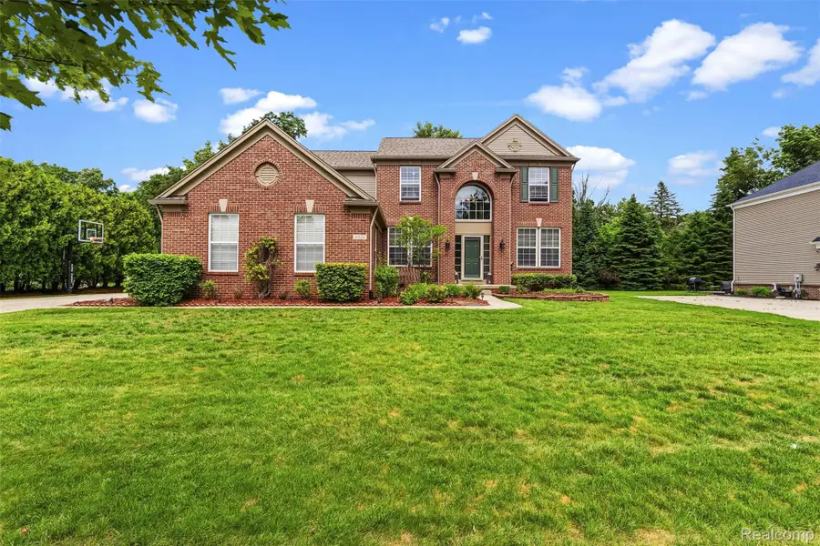 6323 Moonstone Drive, Grand Blanc, MI 48439 - #2