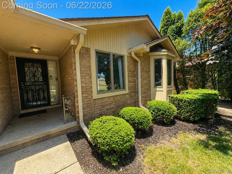 35284 Vito Drive, Sterling Heights, MI 48310 - #2