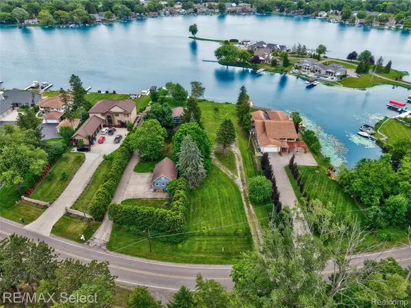 14189 Swanee Beach Drive, Fenton, MI 48430