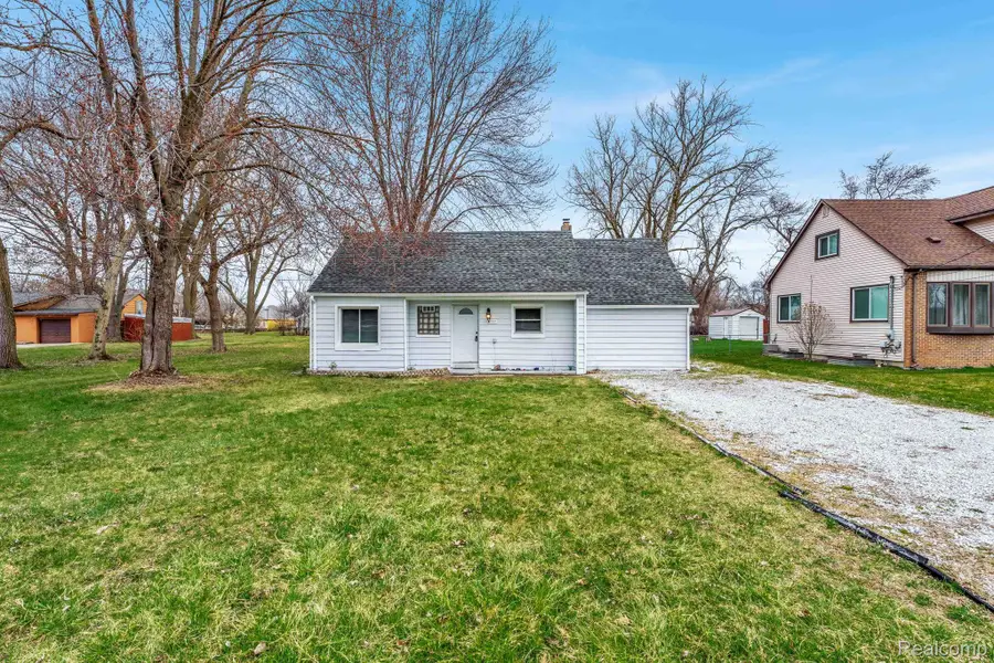 2121 Chesley Drive, Sterling Heights, MI 48310 - #2