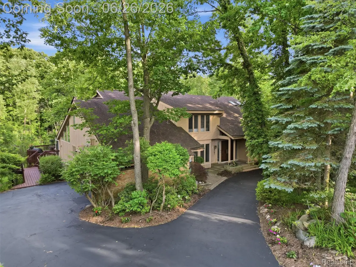 4751 Rolling Ridge Road, West Bloomfield, MI 48323 - #1
