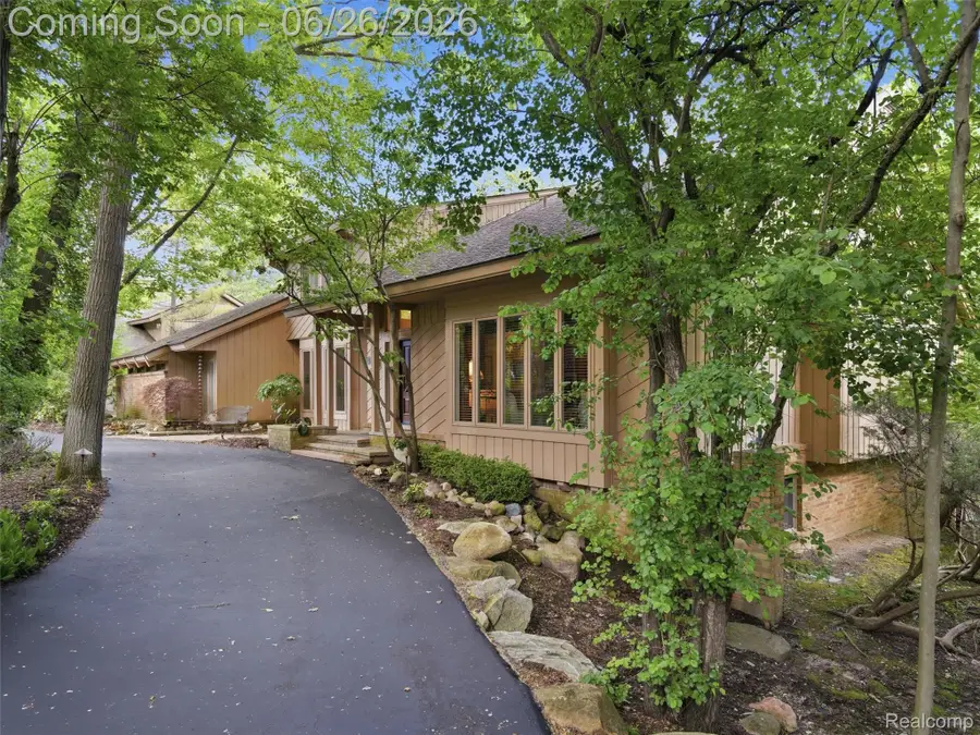 4751 Rolling Ridge Road, West Bloomfield, MI 48323 - #2