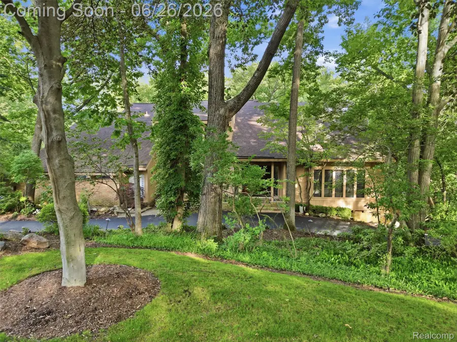 4751 Rolling Ridge Road, West Bloomfield, MI 48323 - #3