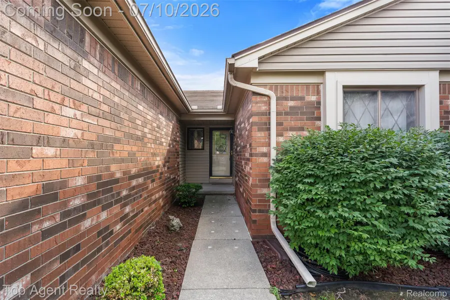 13760 Provincial Drive, Sterling Heights, MI 48313 - #2