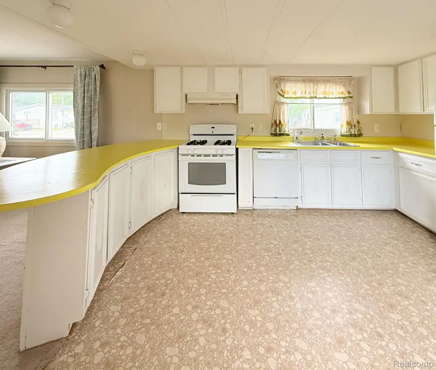 313 Huntington #11, Newport, MI 48166 - #3