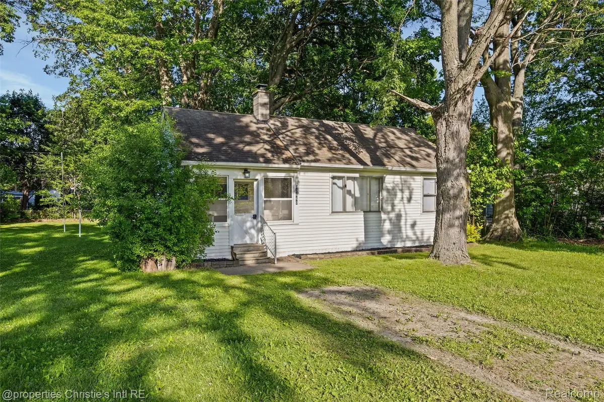 32660 Saint Vincent Avenue, Warren, MI 48092 - #1