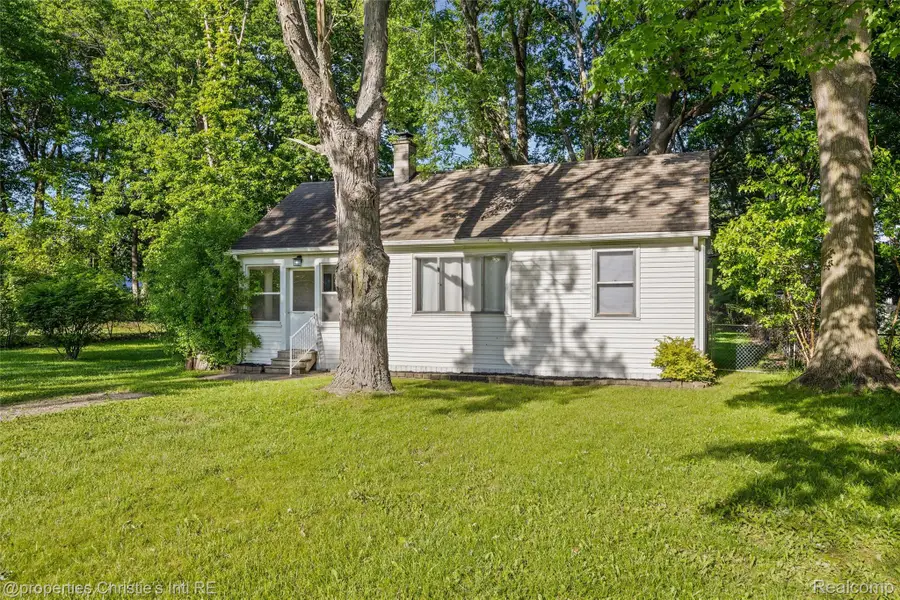 32660 Saint Vincent Avenue, Warren, MI 48092 - #2