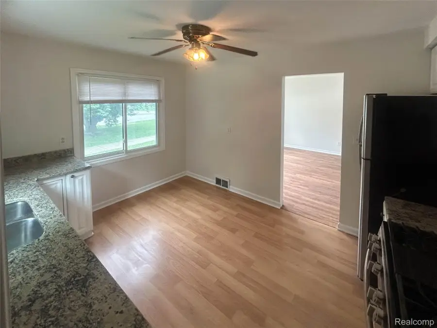 26202 Southwestern Highway, Redford, MI 48239 - #3