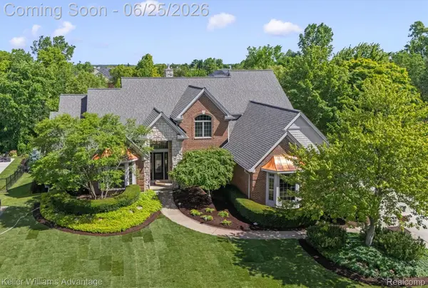 22878 Tree Top Court, SouthLyon, MI 48178