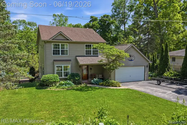 1321 Glen Oak Drive, Holly, MI 48442