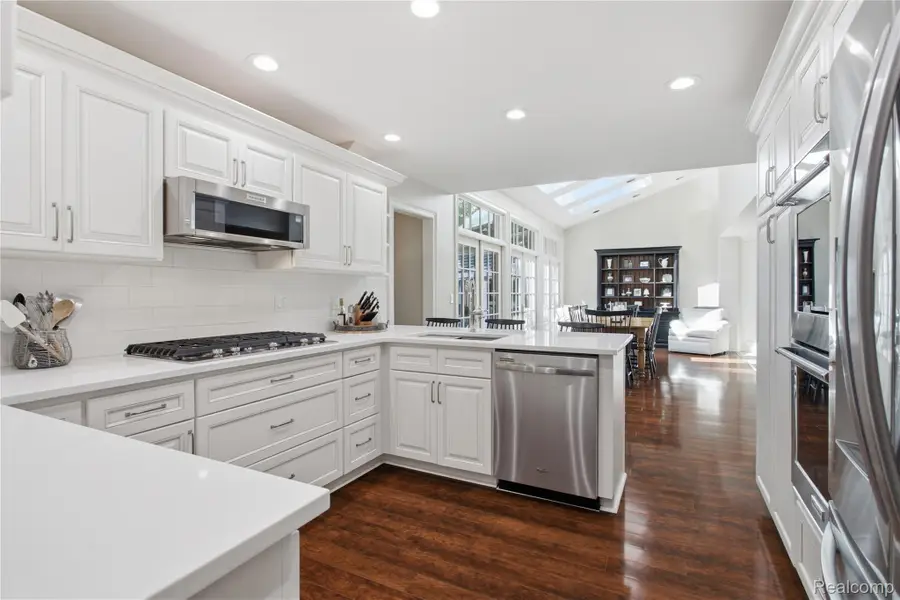 28785 Oak Point Drive, Farmington Hills, MI 48331 - #2
