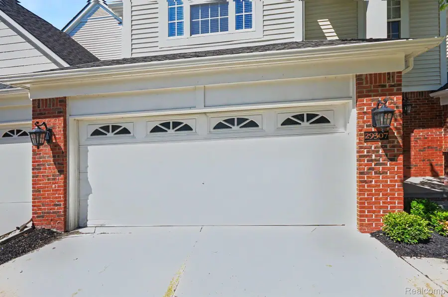 29307 Douglas Drive, Novi, MI 48377 - #2