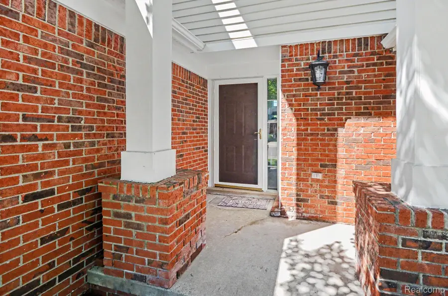 29307 Douglas Drive, Novi, MI 48377 - #3