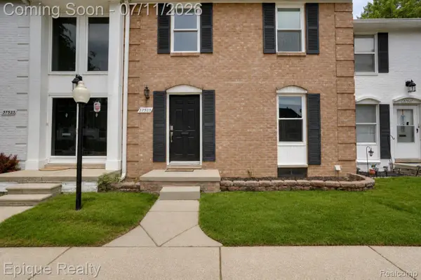 37525 Charter Oaks Boulevard, ClintonTownship, MI 48036