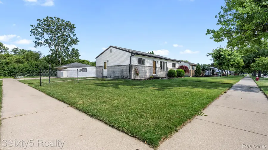 26457 Willow Cove, Trenton, MI 48183 - #2