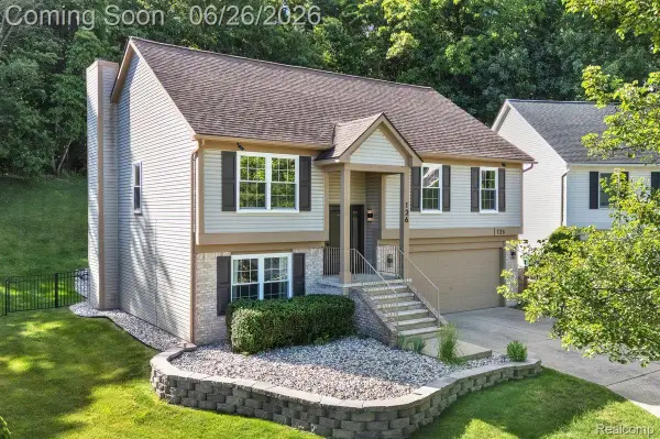 126 Eagle Ridge Road, LakeOrion, MI 48360