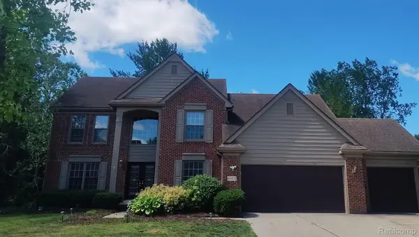 45475 Irvine Drive, Novi, MI 48374
