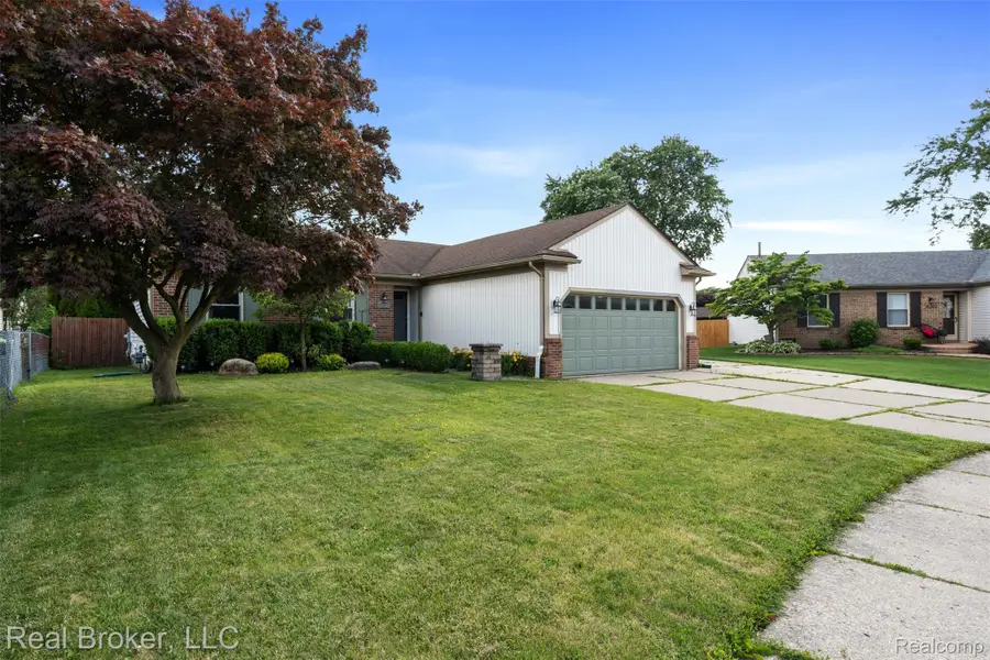 16380 Sudbury Court, Macomb, MI 48044 - #2