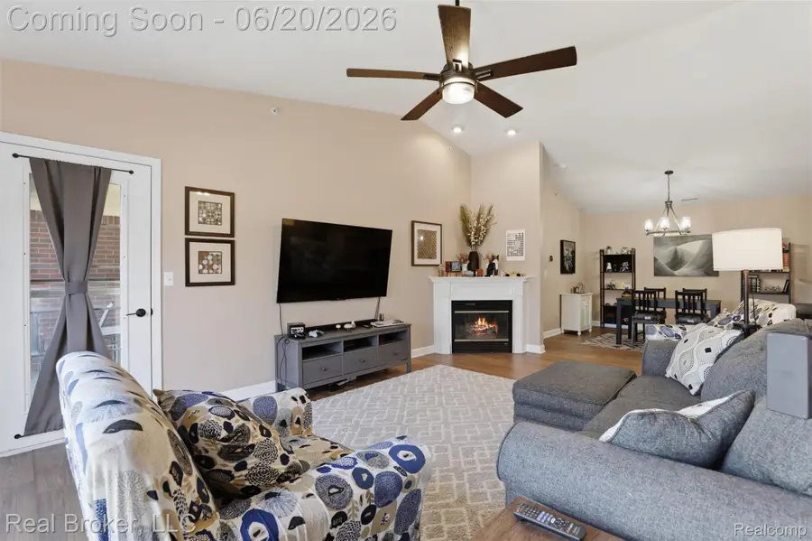 29717 Nottingham Circle, Livonia, MI 48152 - #2