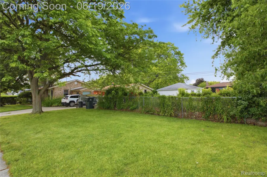 21211 Ardmore Park Drive, Saint Clair Shores, MI 48081 - #3