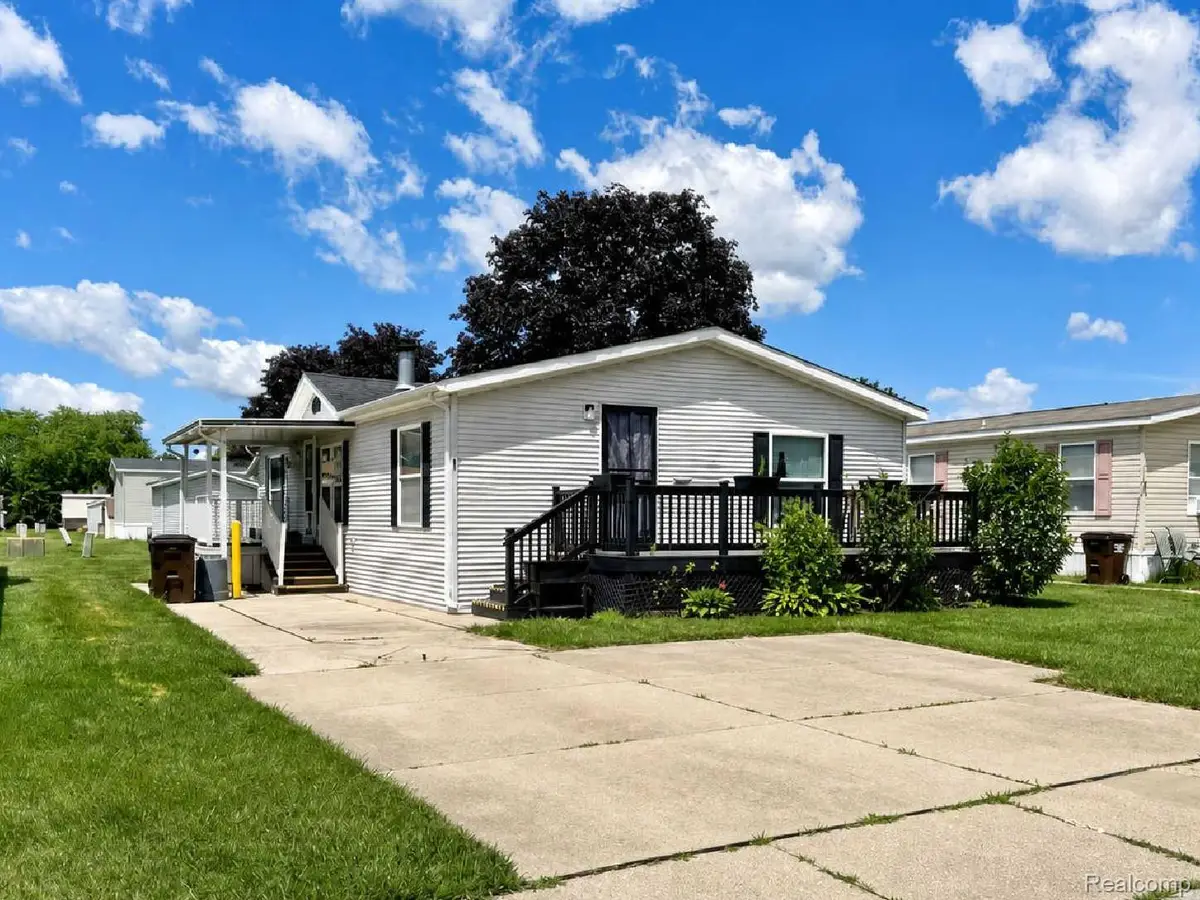 90 Menlo Park Drive, Belleville, MI 48111 - #1