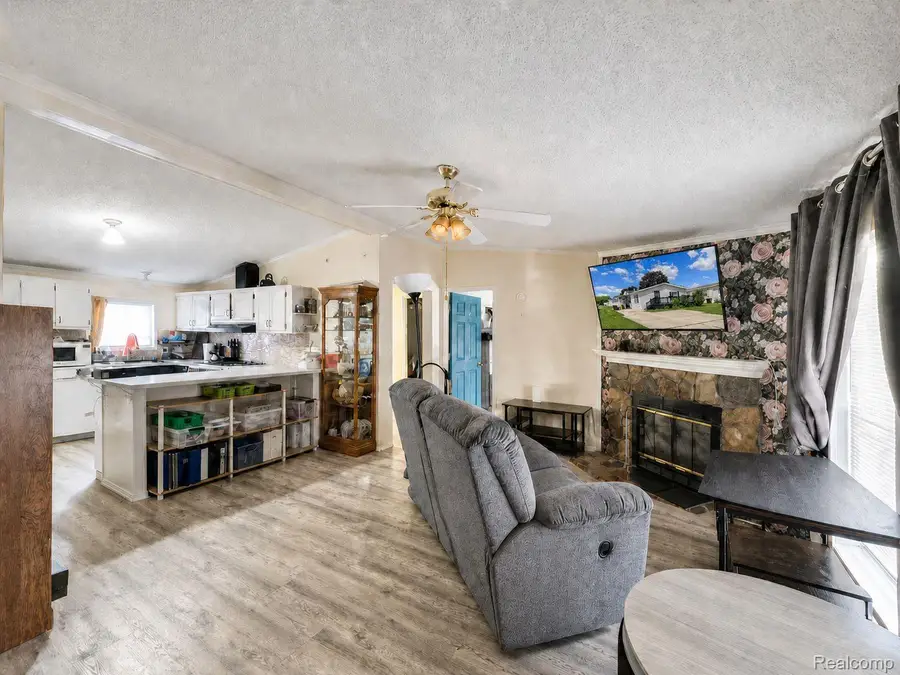 90 Menlo Park Drive, Belleville, MI 48111 - #3