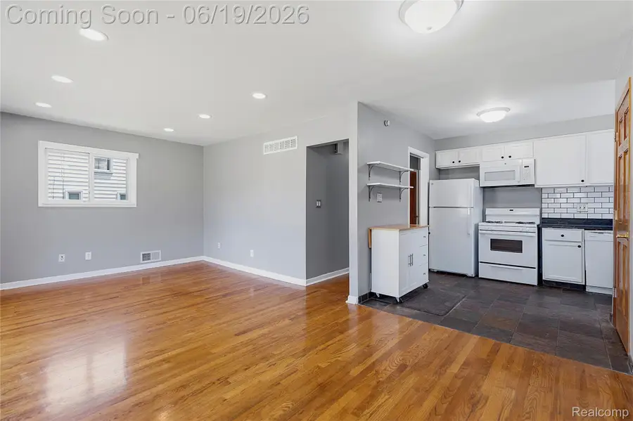 7228 Sterling Street, Center Line, MI 48015 - #2