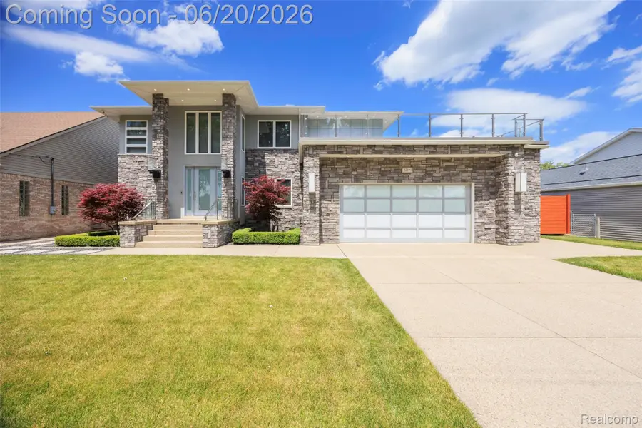 22491 E 10 Mile Road, Saint Clair Shores, MI 48080 - #2