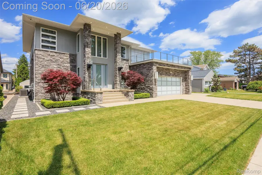 22491 E 10 Mile Road, Saint Clair Shores, MI 48080 - #3