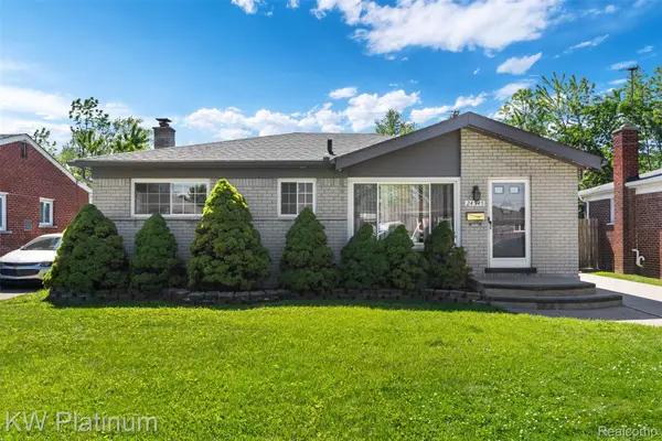 24545 Raven Avenue, Eastpointe, MI 48021