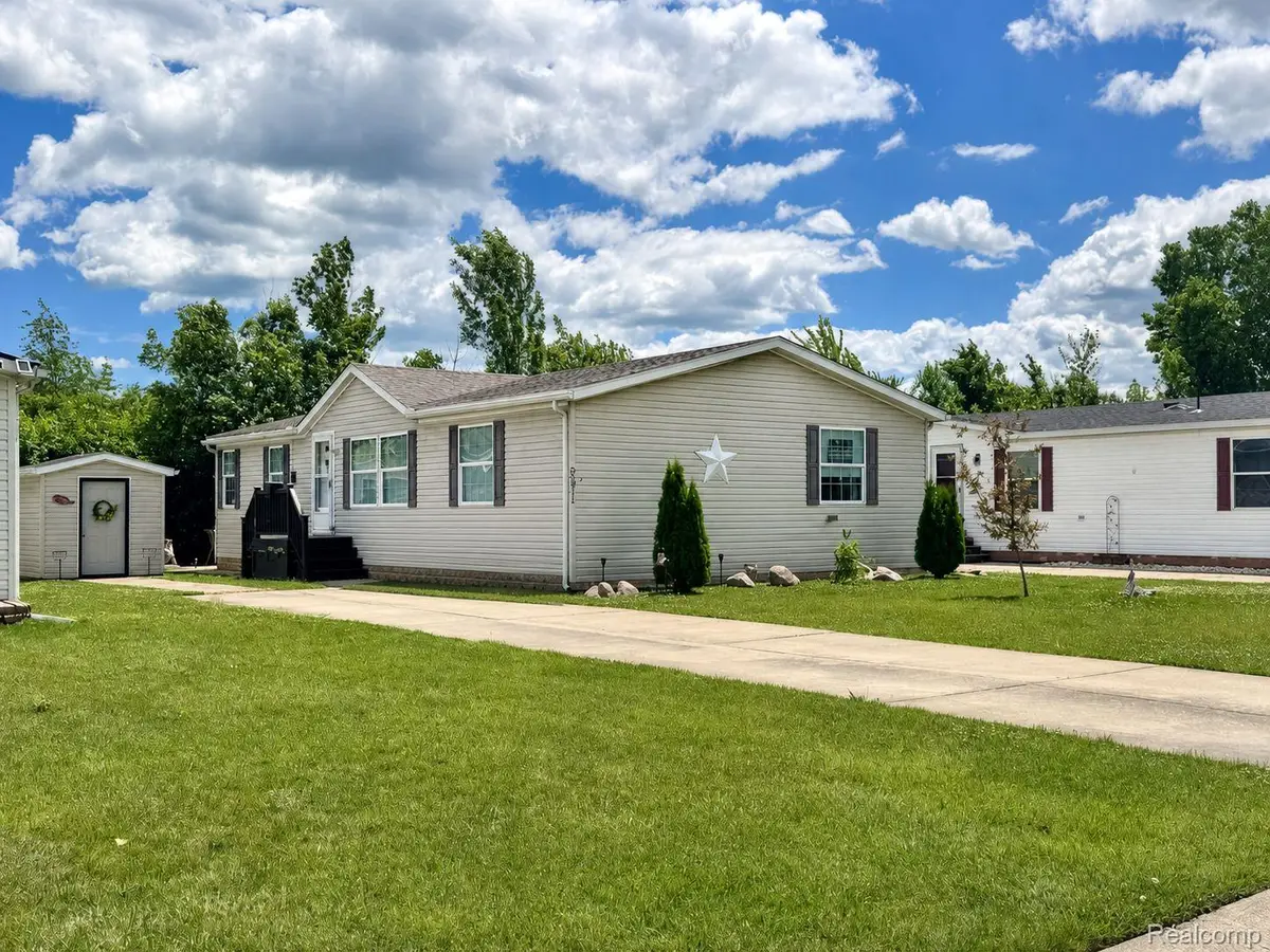 29311 Hidden River Drive, Gibraltar, MI 48173 - #1