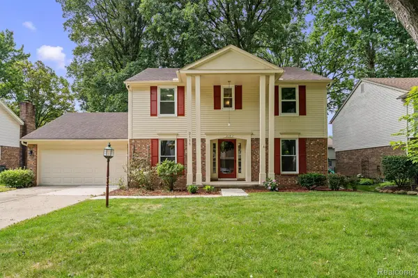 2118 E Rutgers Drive N, Troy, MI 48085