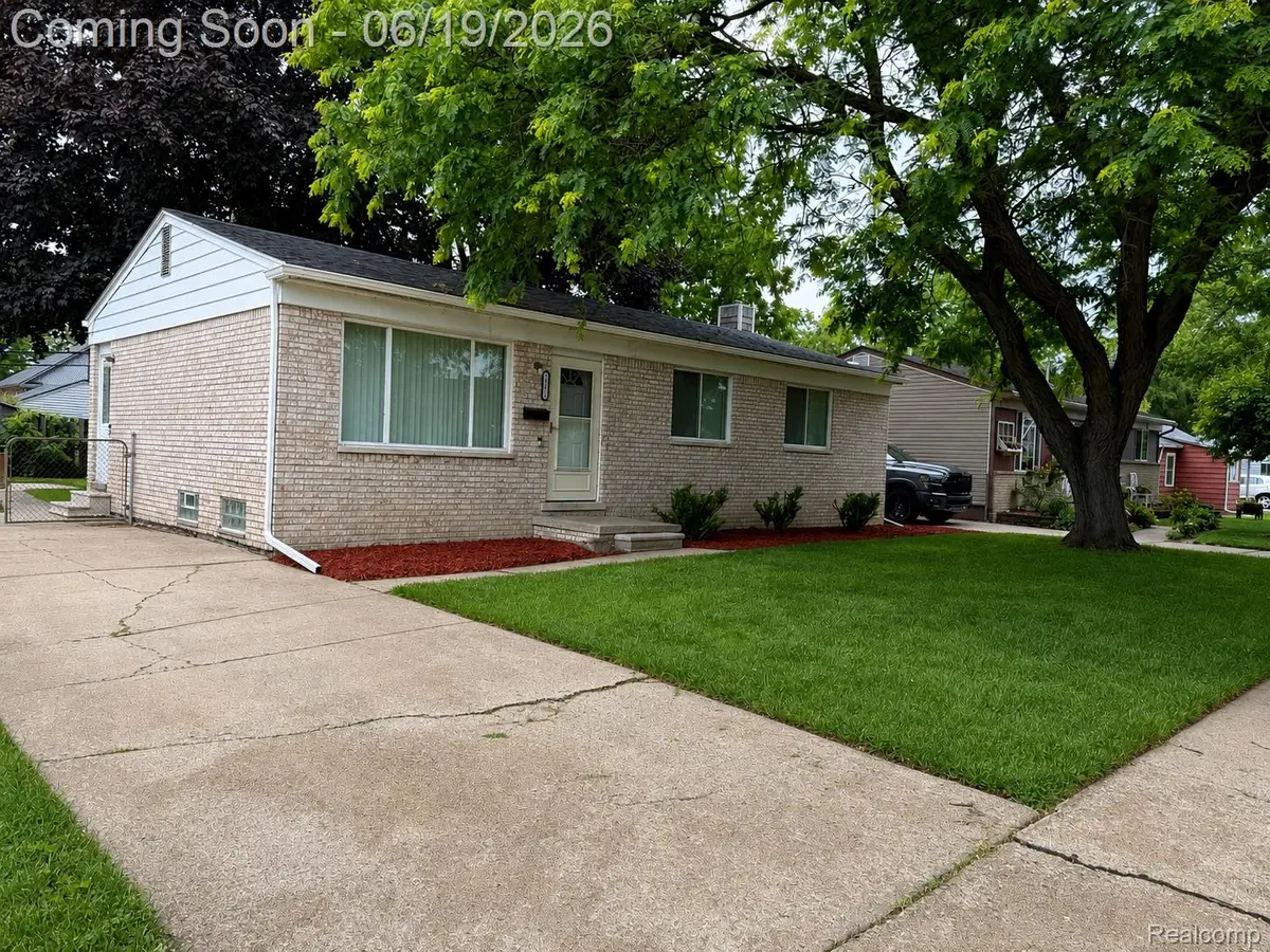 18432 Mesle Street, Roseville, MI 48066 - #1