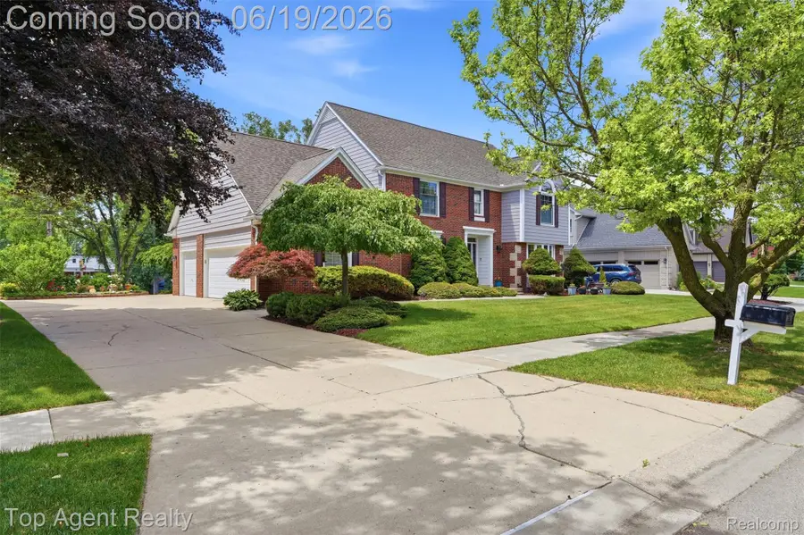 52825 Seven Oaks Drive, Utica, MI 48316 - #2