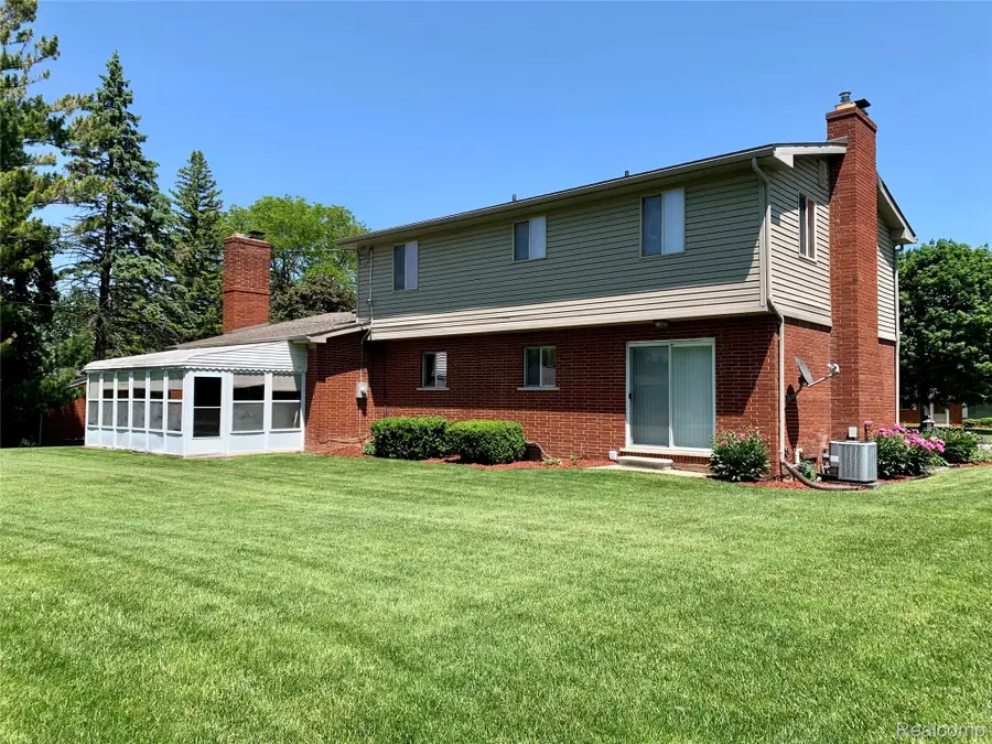 5504 Antoinette Drive, Grand Blanc, MI 48439 - #3